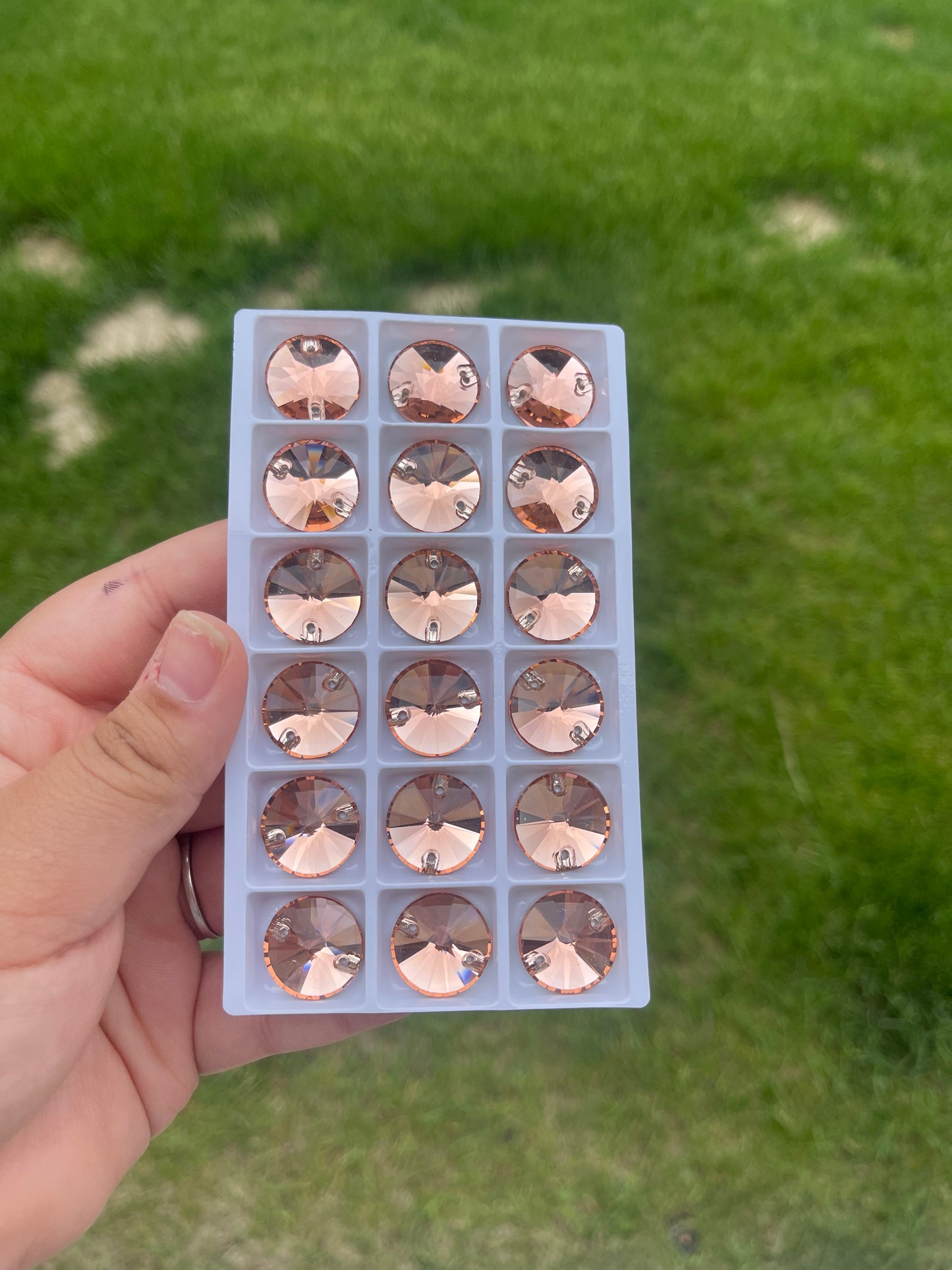 Light Peach Glass Rivoli Rhinestone 18mm